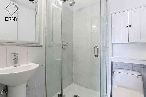 Rented by ERNY LLC | media 49