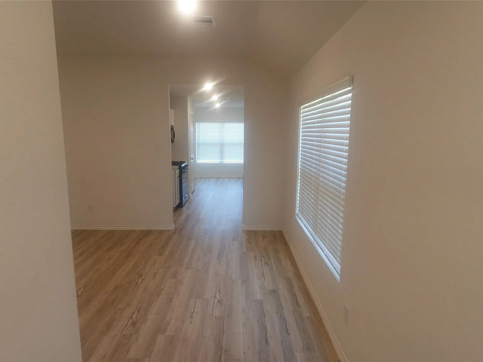 4 bed, 2.0 bath, 1375 sqft, $2,100 — Photo 3