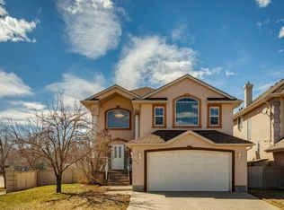 450 E Wentworth Pl SW, Calgary, AB T3H 4L7