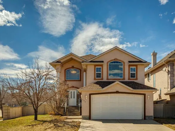 450 E Wentworth Pl SW, Calgary, AB T3H 4L7