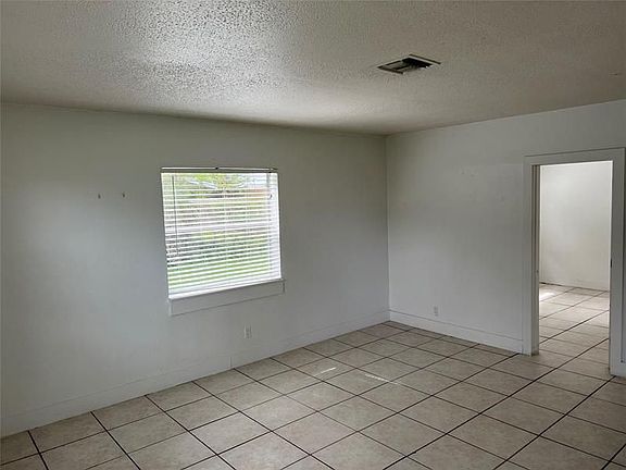 4th image of 925 NW 3rd Ave APT 4