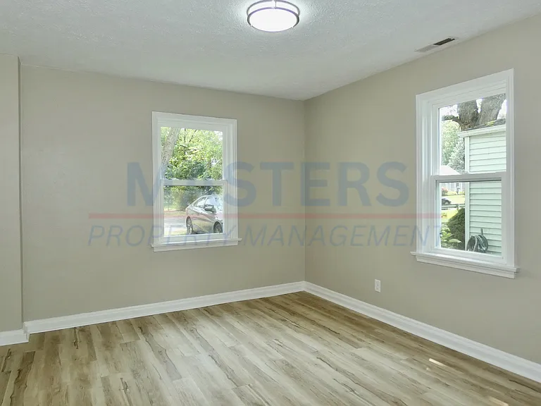 5133 Adella St — Photo 11