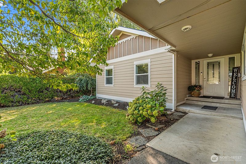 3rd image of 1225 Castlerock Avenue