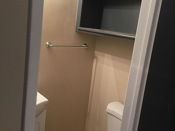 3rd image of 6051 Romaine St APT 1