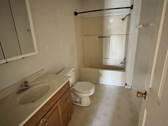 4th image of 110 S Wood St #1