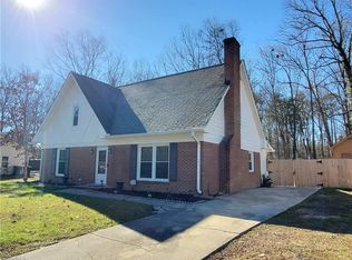 2204 Bracyridge Rd, Greensboro, NC 27407
