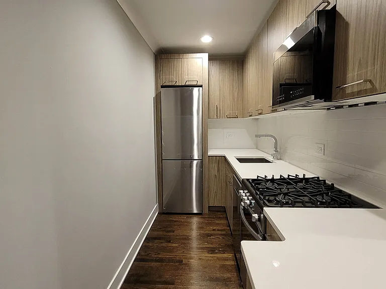541 W Oakdale — Photo 24