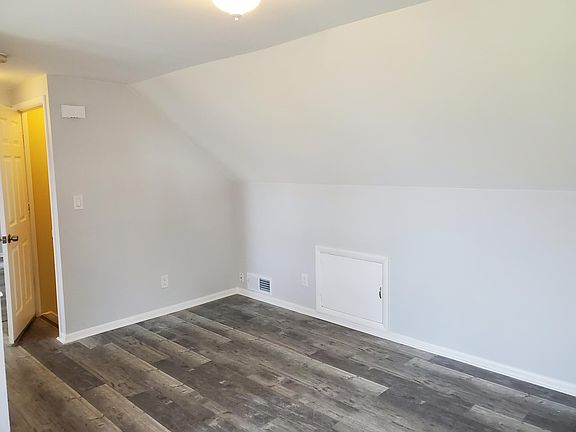 3rd image of 11 Cedar Pl Floor 2