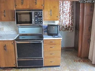 4th image of 1036 W 17th St