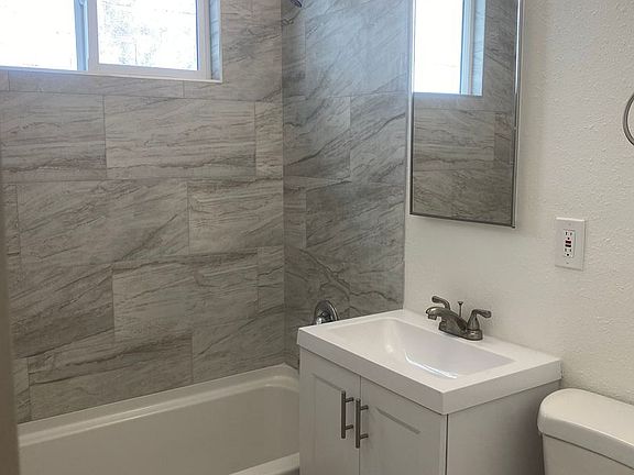 4th image of 3059 Hawthorn St #3061-1/2