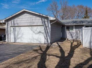 1031 Eastview Cir, Shakopee, MN 55379