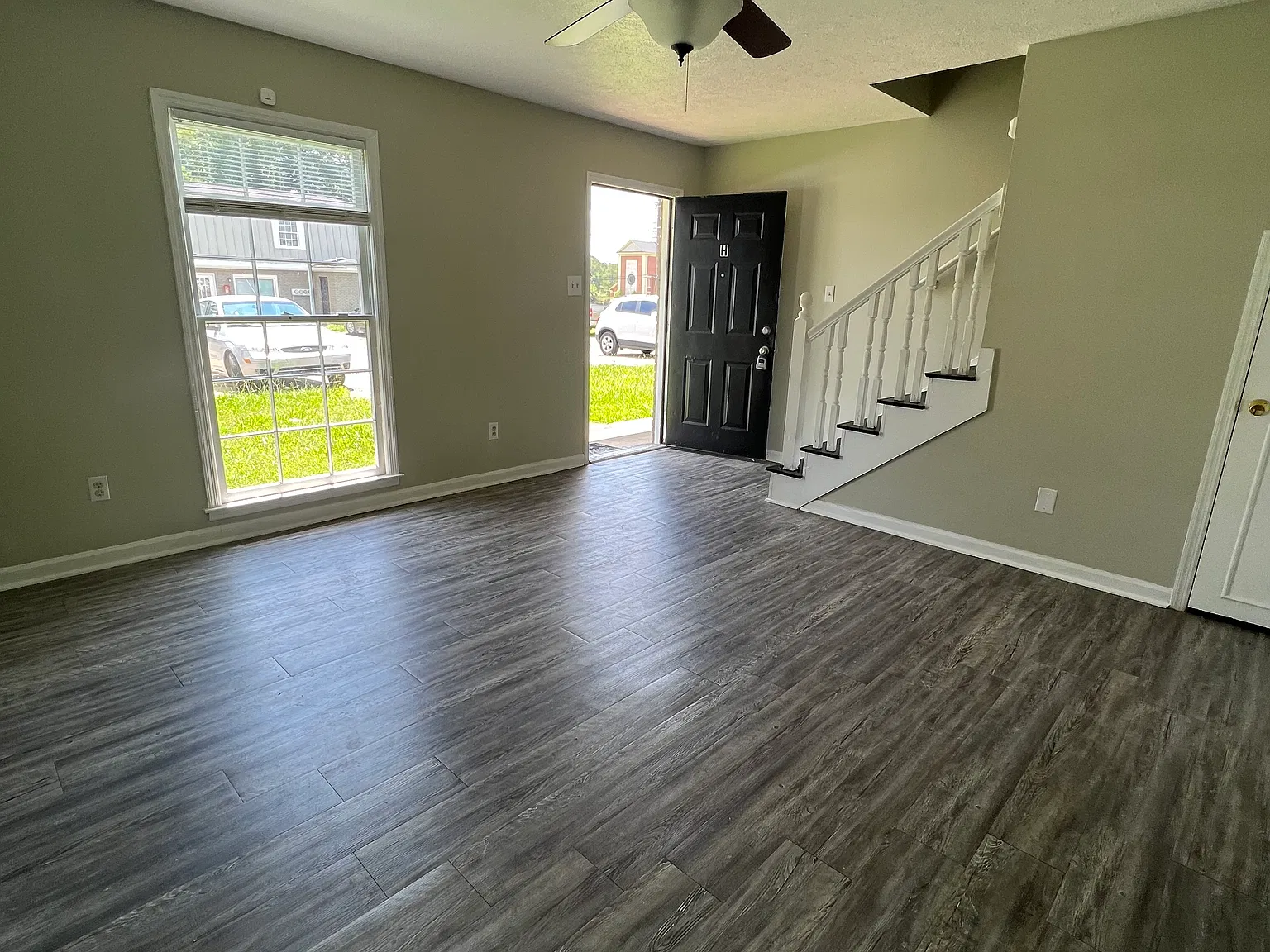 2 bed, 1.5 bath, 1035 sqft, $995 — Photo 4