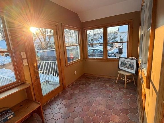 4th image of 2255 Morrison Ave