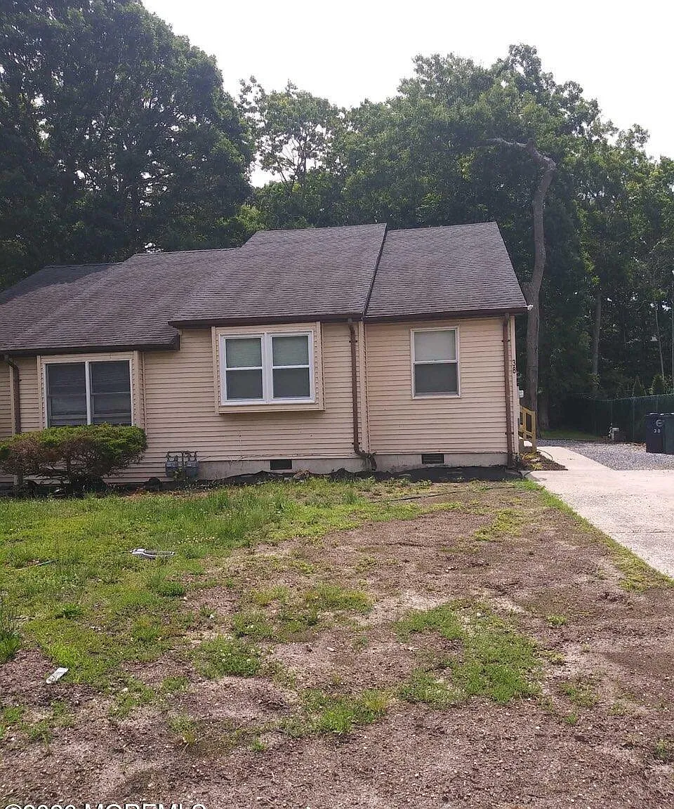 4 bed, 1824 sqft, $2,075 — Photo 2