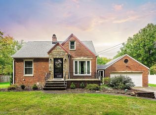 6276 Crossview Rd, Seven Hills, OH 44131