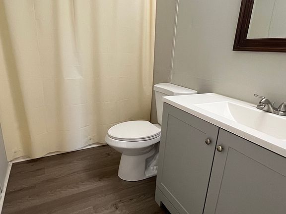 4th image of 121 Sue Ella Ct #121