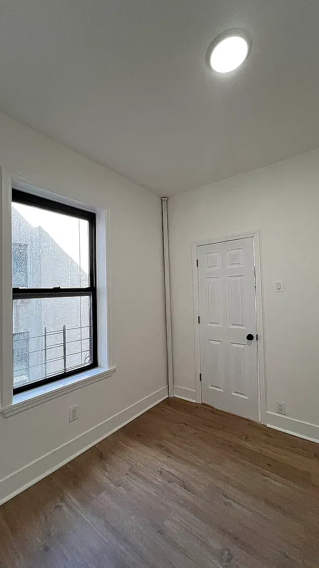 545 West 125th Street — Photo 4