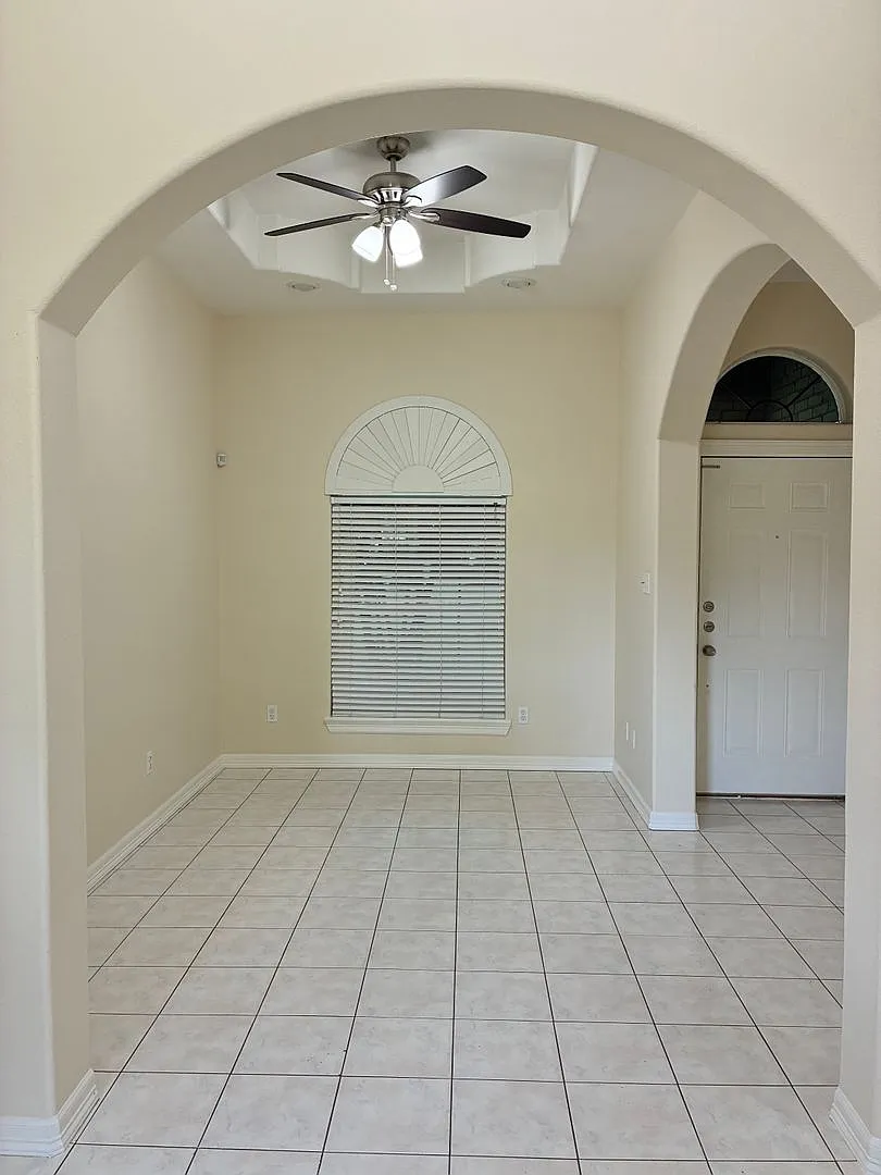 3 bed, 2.0 bath, 1388 sqft, $1,500 — Photo 2
