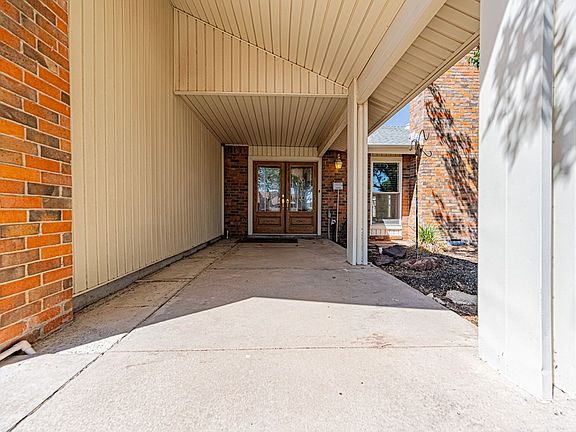 3rd image of 4613 Applewood Dr