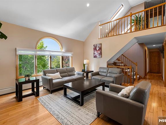 2nd image of 66 Roehrs Dr