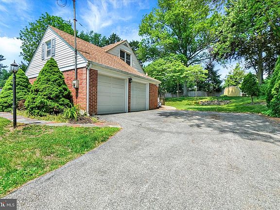 3rd image of 29 Maple Rd