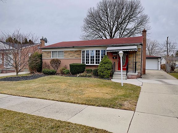 4th image of 32553 Merritt Dr