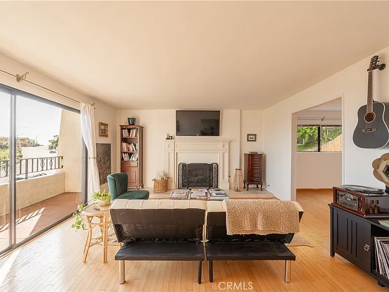 1350 E Tujunga Ave — Photo 10