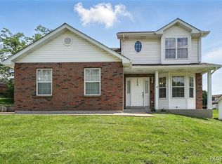 3925 Yaeger Rd, Saint Louis, MO 63129