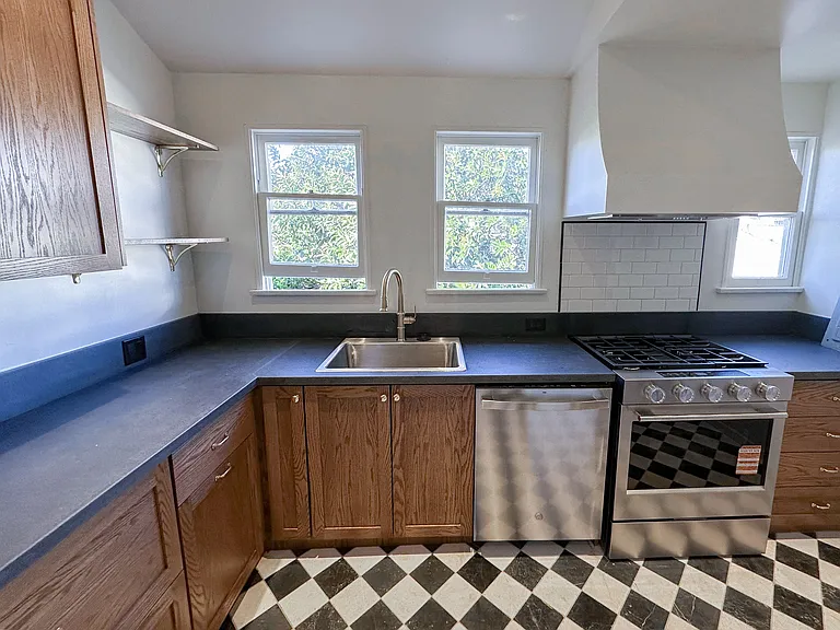 119 S Flores St #1/2 — Photo 16