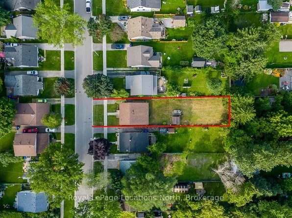 107 8th St, Collingwood, ON L9Y 2C6