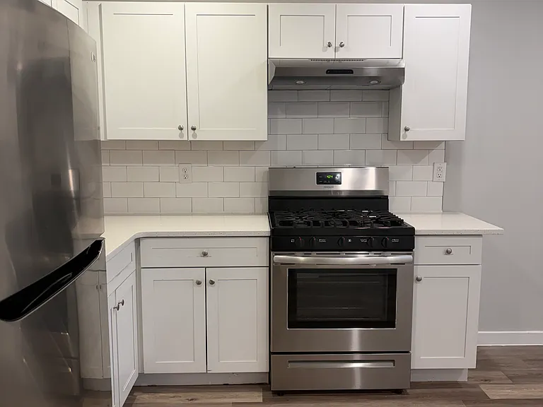 204 Rosa Parks Blvd — Photo 1