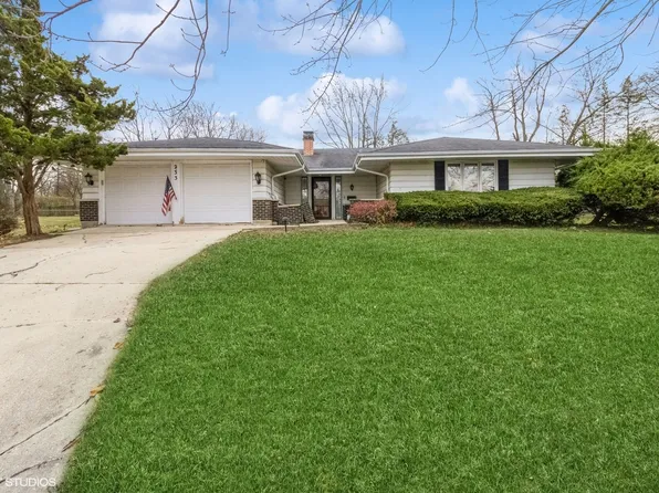 23W233 Cambridge Ct, Glen Ellyn, IL 60137