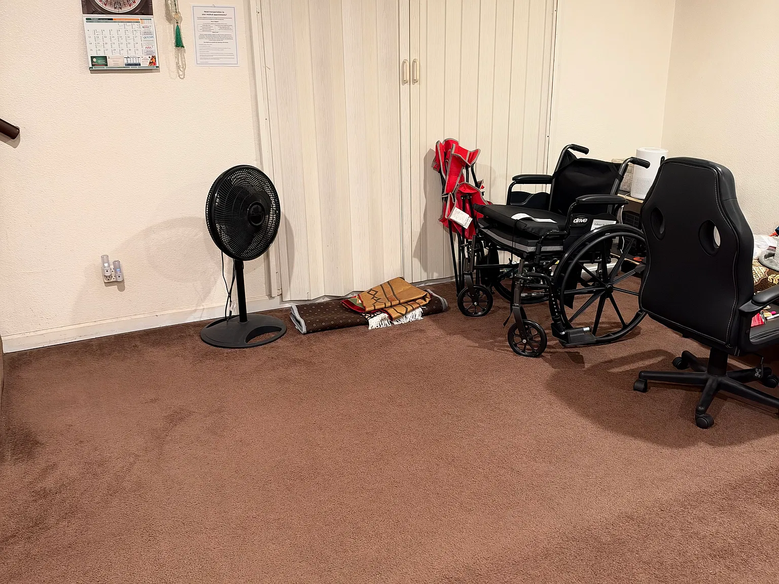 3 bed, 1000 sqft, $1,200 — Photo 2