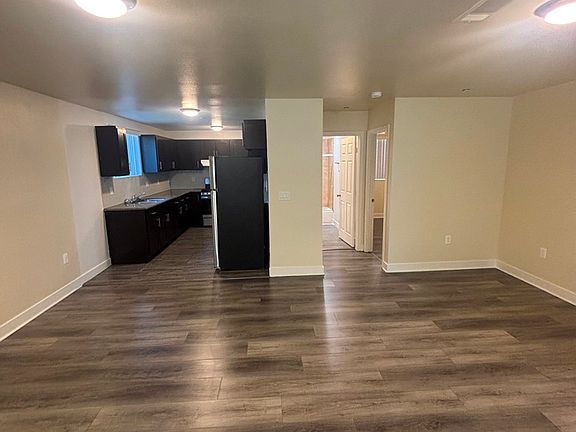3rd image of 829 W 66th St