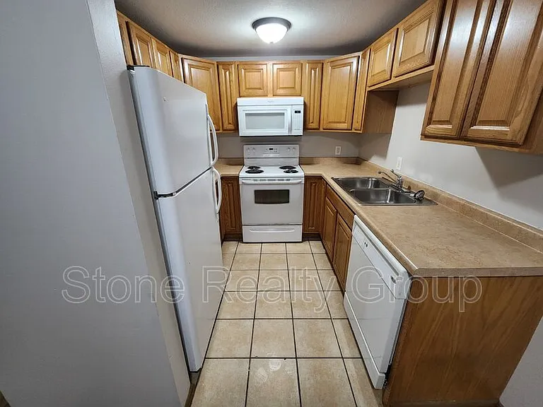 1850 N 6th 1/2 St #H — Photo 4