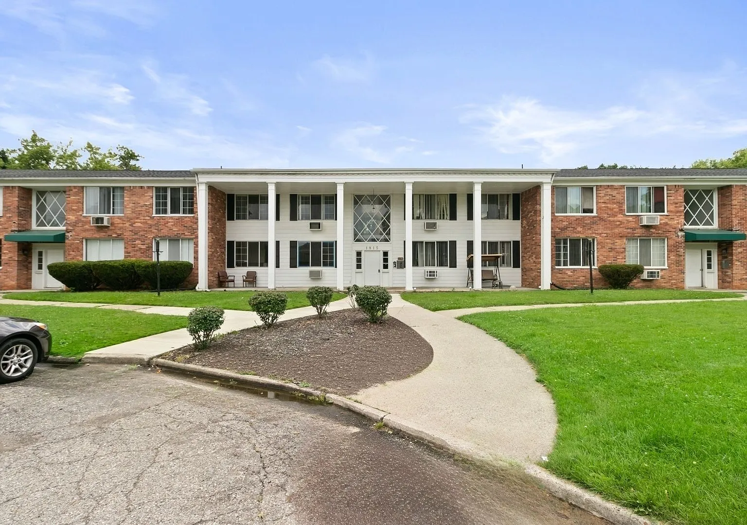 Potomac Village (Lansing Property Holdings LLC) — Photo 2