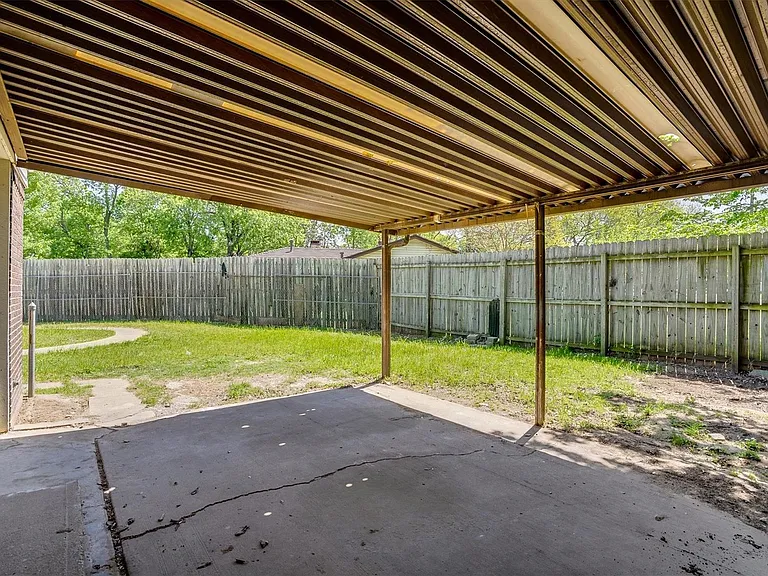 626 Arawe Cir W — Photo 27