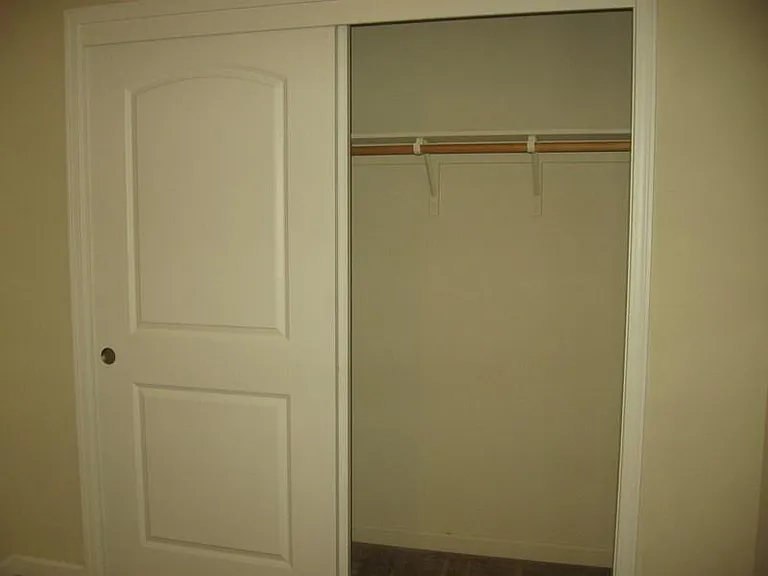 421 Hetherington Cir — Photo 7