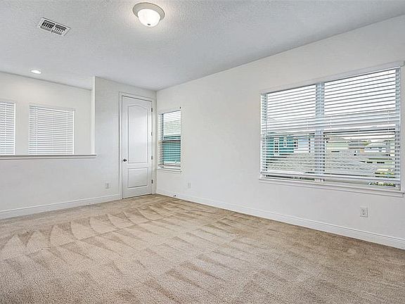 5th image of 13455 Doisy St