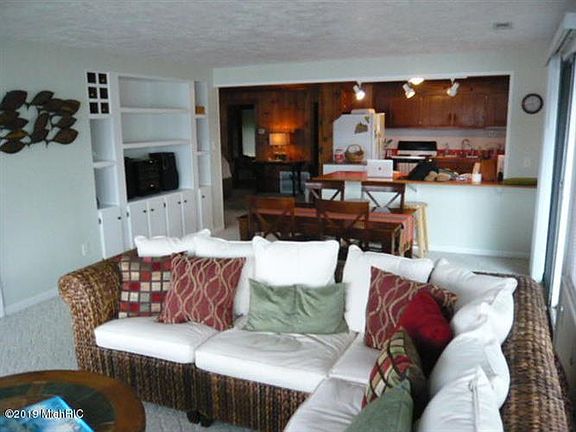4th image of 16244 E Lake Dr