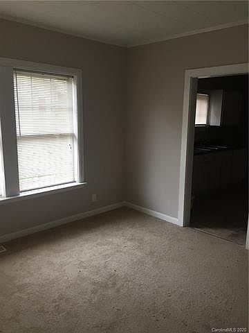 1st image of 828 Oak St