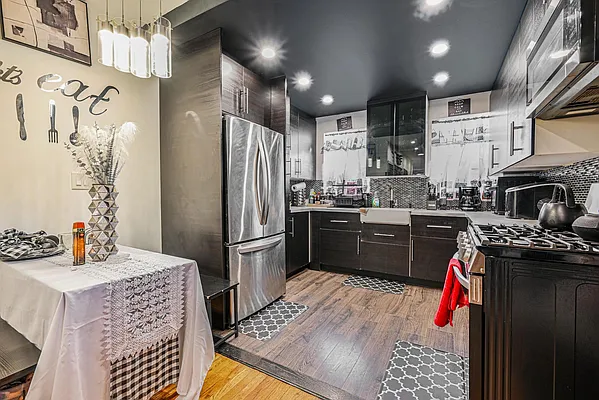 Sold by Felix Joseph | media 5