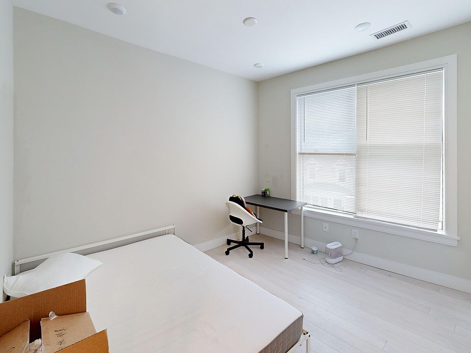 2nd image of 195 Green St #307