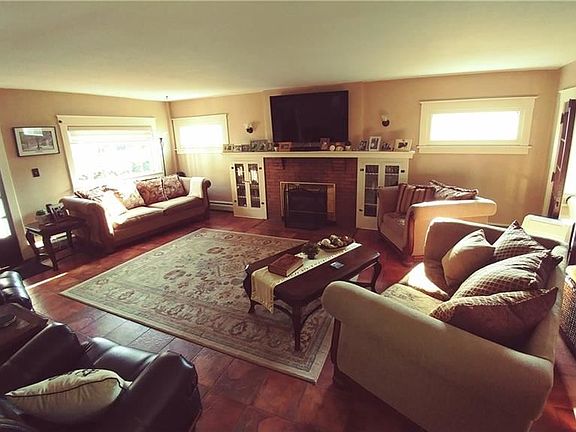 5th image of 24 Burbank Dr