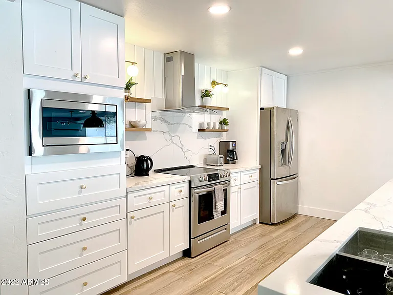 541 W Marlette Ave — Photo 24