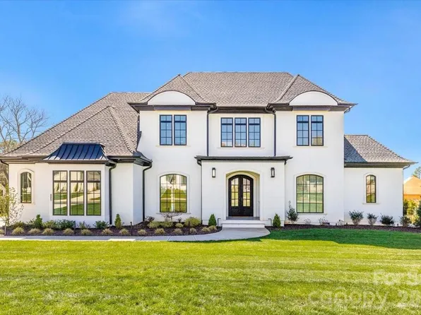 405 Sugar Maple Ln, Matthews, NC 28104