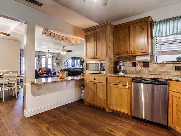 3rd image of 101 Howland Ln