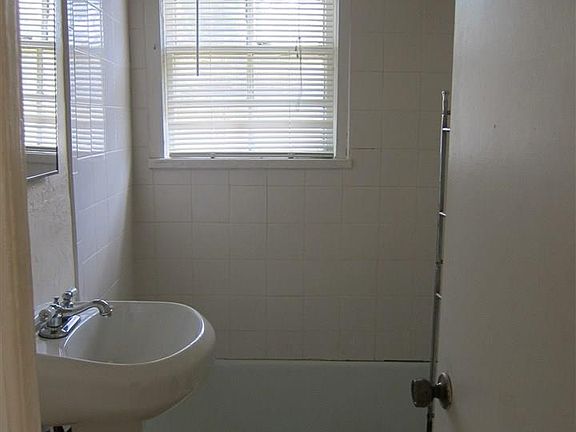 5th image of 311 SE 8th St #2