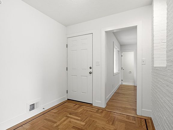 5th image of 12125 SW Lynnridge Ave