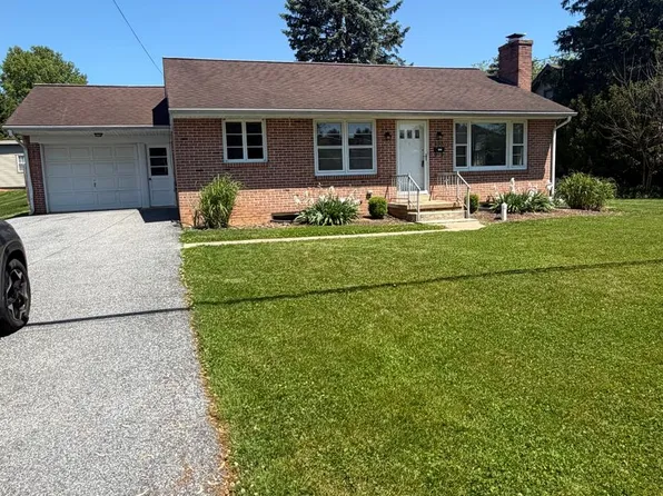 205 Birchland Ave, Mount Joy, PA 17552